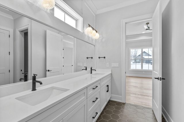 4041 Captains Circle, Lewis Center, OH 43035