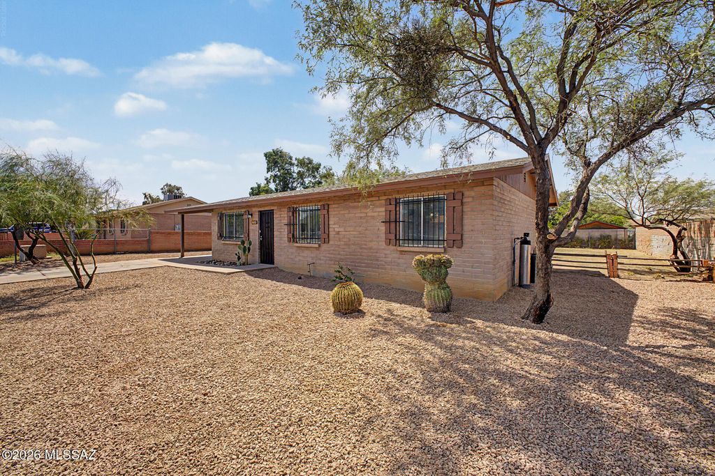 6650 S Draper Road, Tucson, AZ 85757