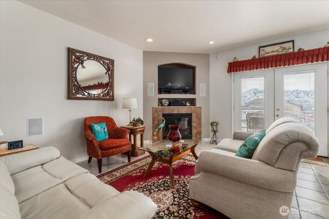 214 Stehekin Way, Chelan, WA 98816