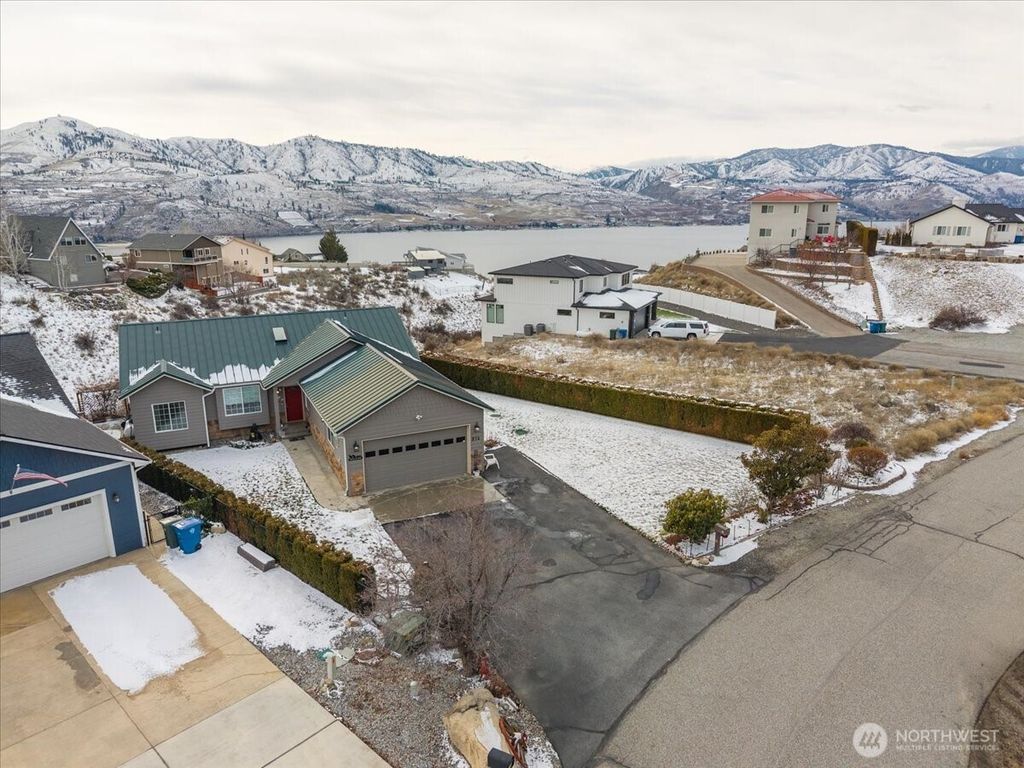 214 Stehekin Way, Chelan, WA 98816