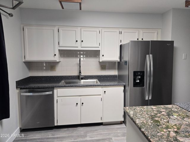 10049 W OAKMONT Drive, Sun City, AZ 85351