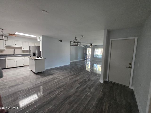 10049 W OAKMONT Drive, Sun City, AZ 85351