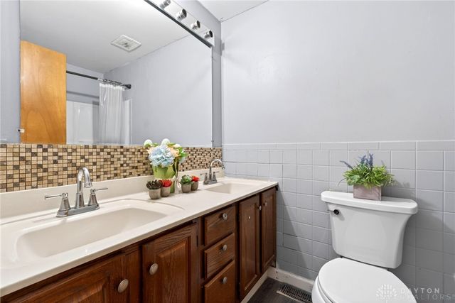 6608 Stranwood Drive, Englewood, OH 45322