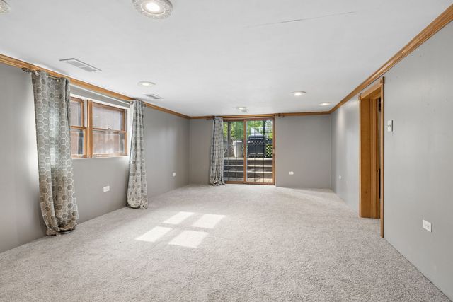 9019 W 92nd Place, Hickory Hills, IL 60457