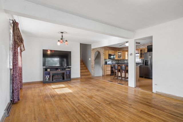 9019 W 92nd Place, Hickory Hills, IL 60457