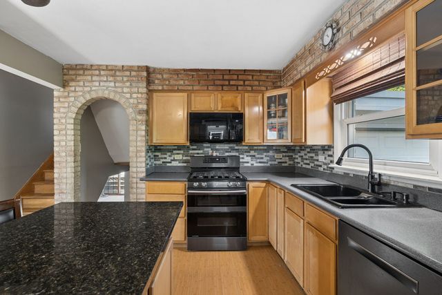 9019 W 92nd Place, Hickory Hills, IL 60457
