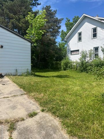 1006 W 8th Avenue, Flint, MI 48504
