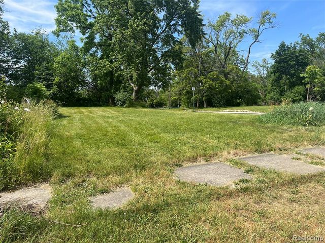 1006 W 8th Avenue, Flint, MI 48504
