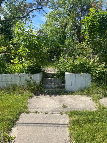 1006 W 8th Avenue, Flint, MI 48504