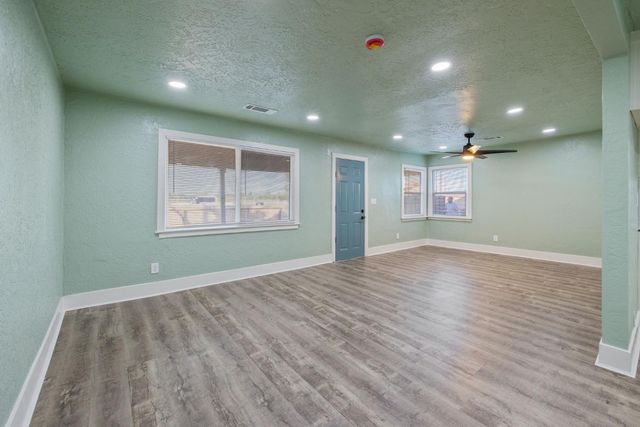 4722 E Florence Avenue, Fresno, CA 93725