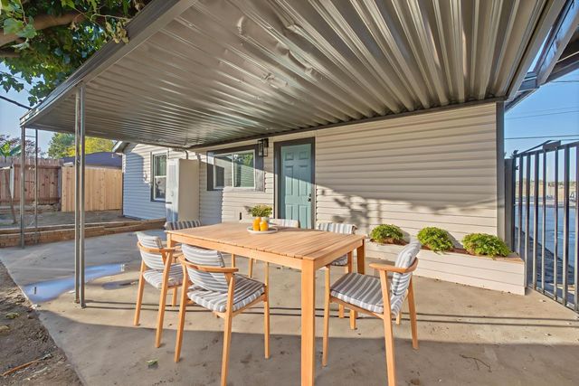 4722 E Florence Avenue, Fresno, CA 93725