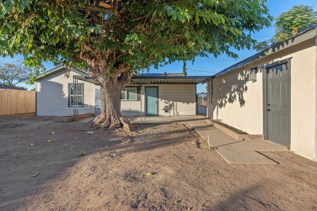 4722 E Florence Avenue, Fresno, CA 93725