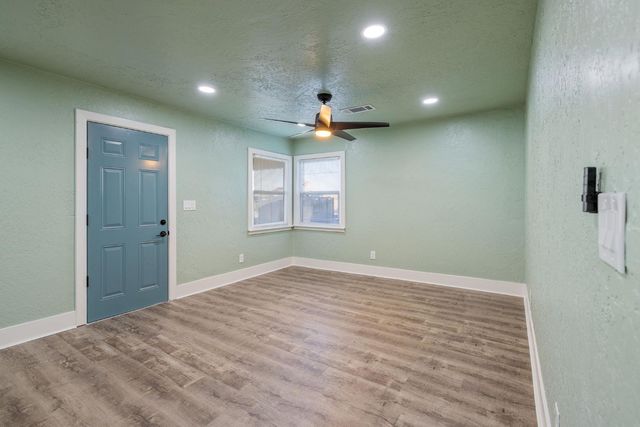 4722 E Florence Avenue, Fresno, CA 93725