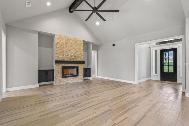 1064 Glenoaks Drive, Weatherford, TX 76088