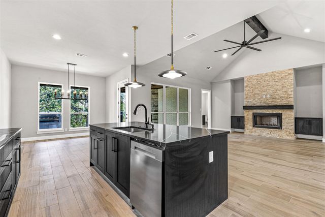 1064 Glenoaks Drive, Weatherford, TX 76088