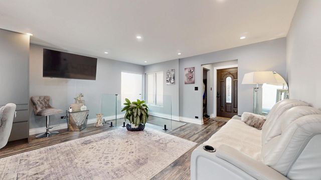 8206 Keeler Avenue, Skokie, IL 60076