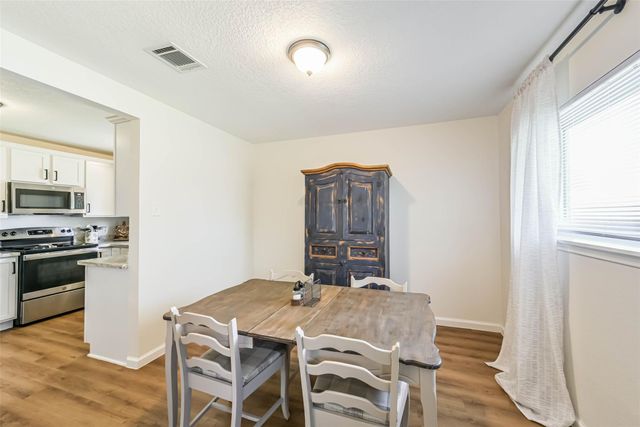 323 Coventry Lane, Alvin, TX 77511