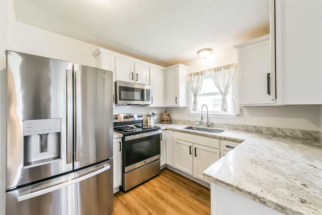 323 Coventry Lane, Alvin, TX 77511