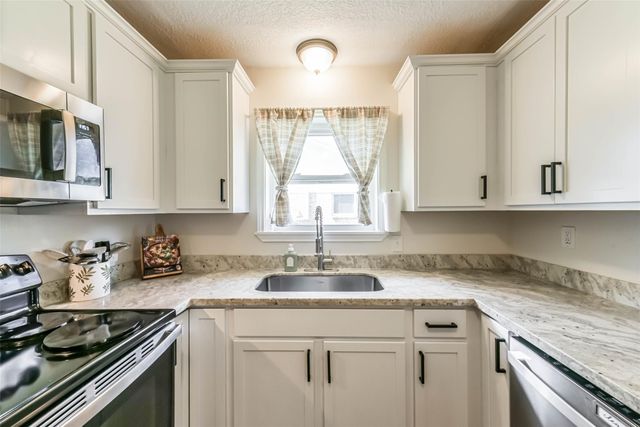 323 Coventry Lane, Alvin, TX 77511