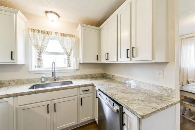 323 Coventry Lane, Alvin, TX 77511