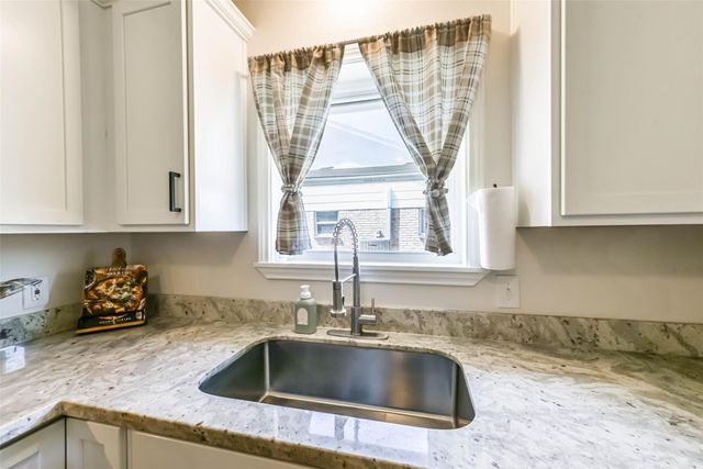 323 Coventry Lane, Alvin, TX 77511