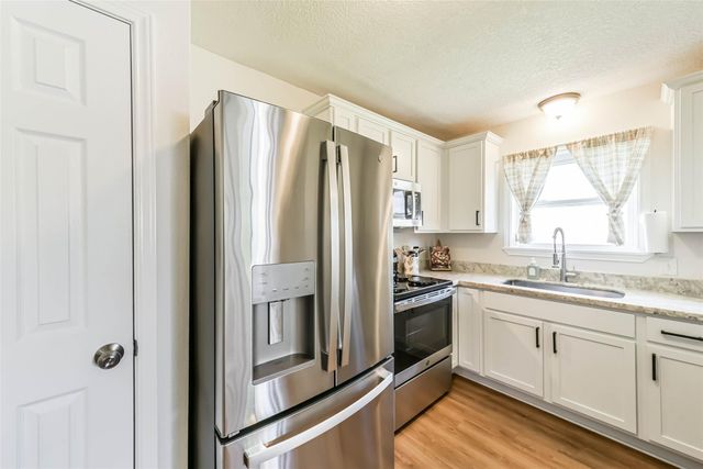 323 Coventry Lane, Alvin, TX 77511