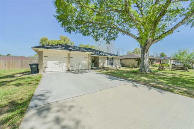 323 Coventry Lane, Alvin, TX 77511