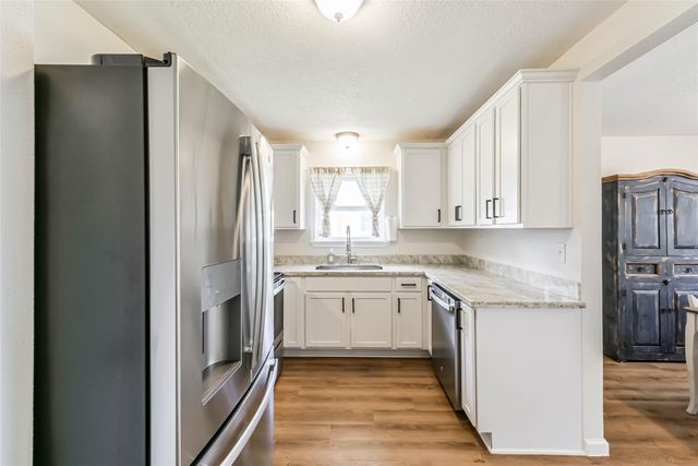 323 Coventry Lane, Alvin, TX 77511