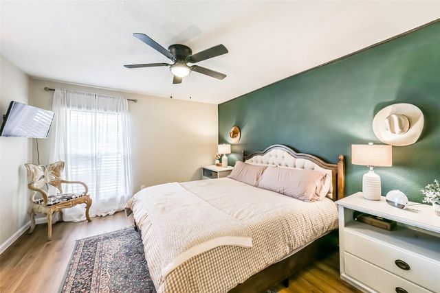 323 Coventry Lane, Alvin, TX 77511