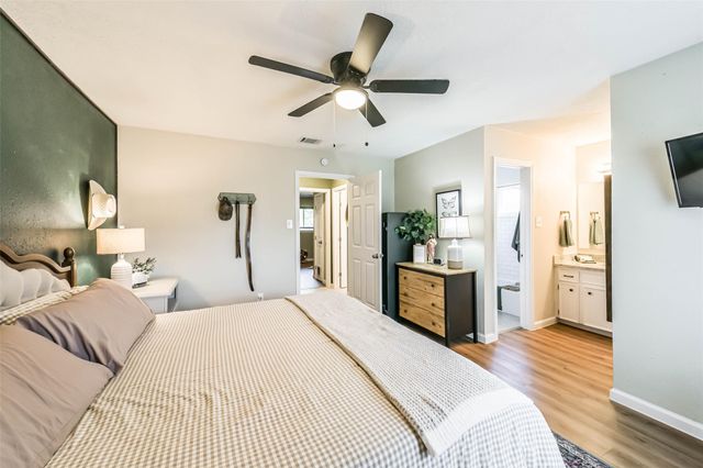 323 Coventry Lane, Alvin, TX 77511