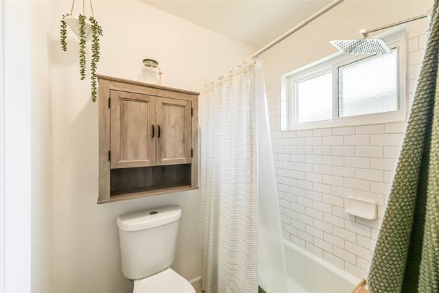 323 Coventry Lane, Alvin, TX 77511