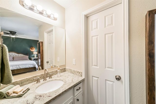 323 Coventry Lane, Alvin, TX 77511