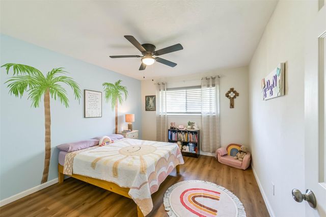 323 Coventry Lane, Alvin, TX 77511