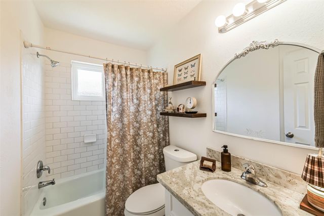 323 Coventry Lane, Alvin, TX 77511