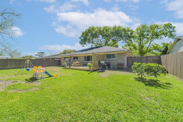 323 Coventry Lane, Alvin, TX 77511