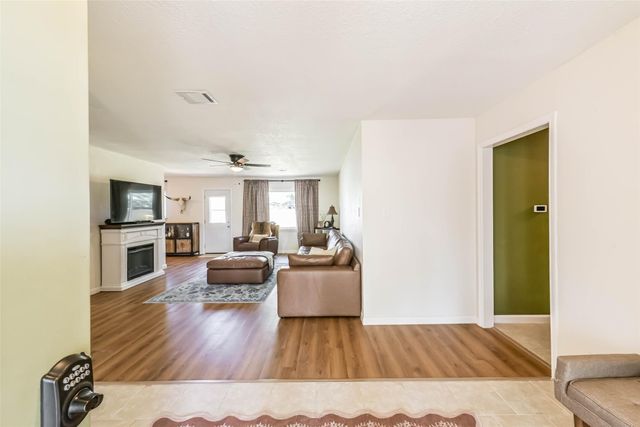 323 Coventry Lane, Alvin, TX 77511