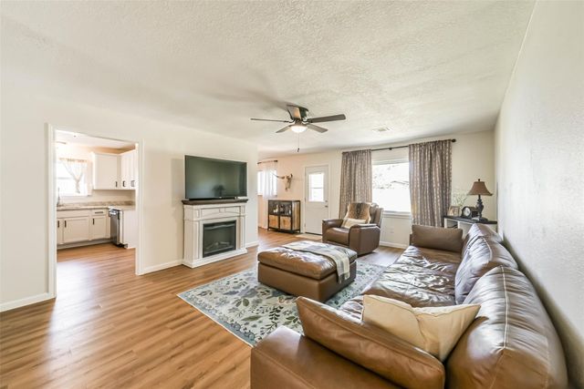 323 Coventry Lane, Alvin, TX 77511