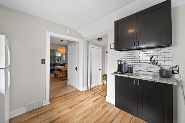 898 Juno Avenue, Saint Paul, MN 55102