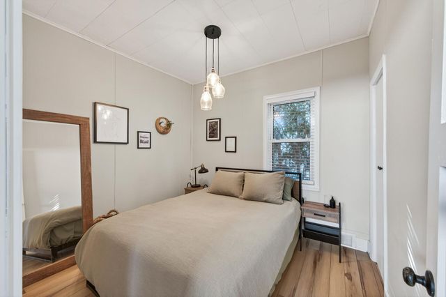 898 Juno Avenue, Saint Paul, MN 55102