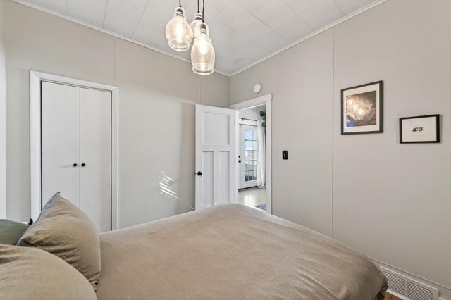 898 Juno Avenue, Saint Paul, MN 55102