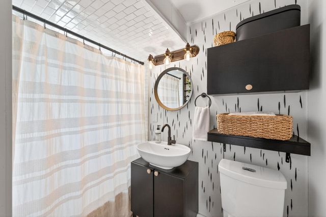 898 Juno Avenue, Saint Paul, MN 55102