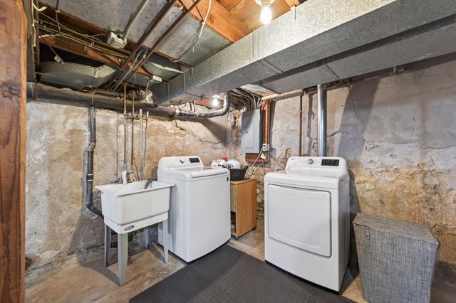 898 Juno Avenue, Saint Paul, MN 55102