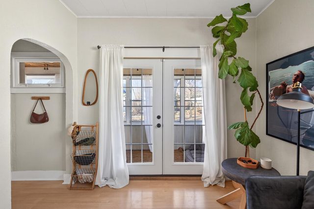 898 Juno Avenue, Saint Paul, MN 55102