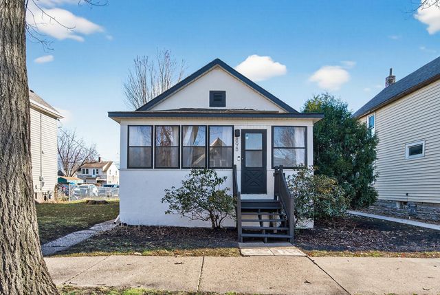 898 Juno Avenue, Saint Paul, MN 55102