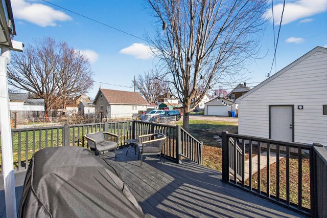 898 Juno Avenue, Saint Paul, MN 55102