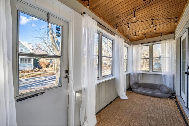 898 Juno Avenue, Saint Paul, MN 55102