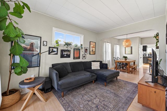 898 Juno Avenue, Saint Paul, MN 55102