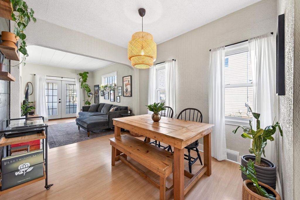 898 Juno Avenue, Saint Paul, MN 55102