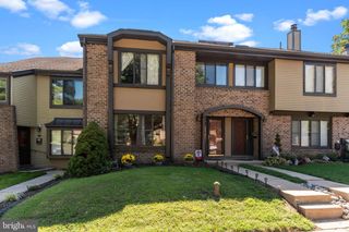 8 BENNINGTON PL, Newtown, PA 18940