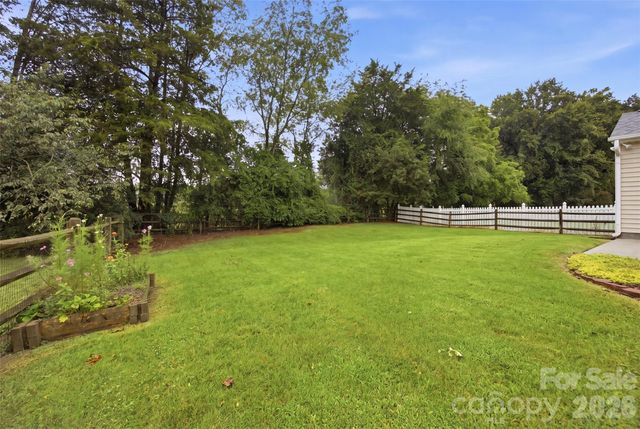 325 Dutchmans Meadow Drive, Mount Holly, NC 28120